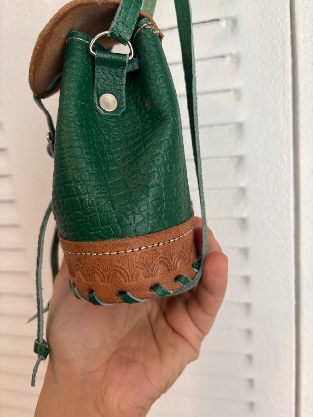 Vintage Handmade Nicaragua Green & Tan Leather Mini Drawstring Bag β One Size - Picture 3 of 8